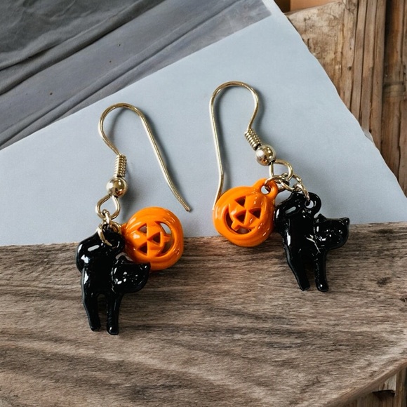Adorable Acrylic Black Cat Halloween Earrings - Picture 1 of 7